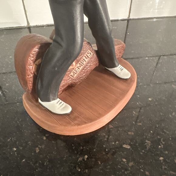 Elvis Presley Avon Porcelain Figurine 7" Tall Guitar Memphis 1987 With Box - Picture 9 of 13